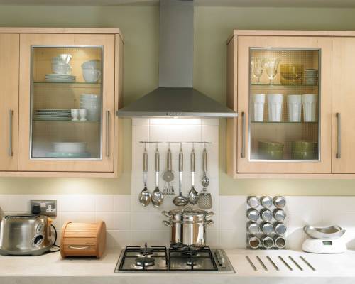 Glass Wall Units with Stainless Steel Chimney Extractor and Lamona Gas Hob